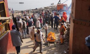 An Ancient City for Cremation Deals With the Pandemic