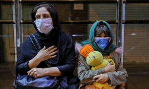 Magnitude 5.6 Quake Hits Southwest Iran, at Least 10 Injured