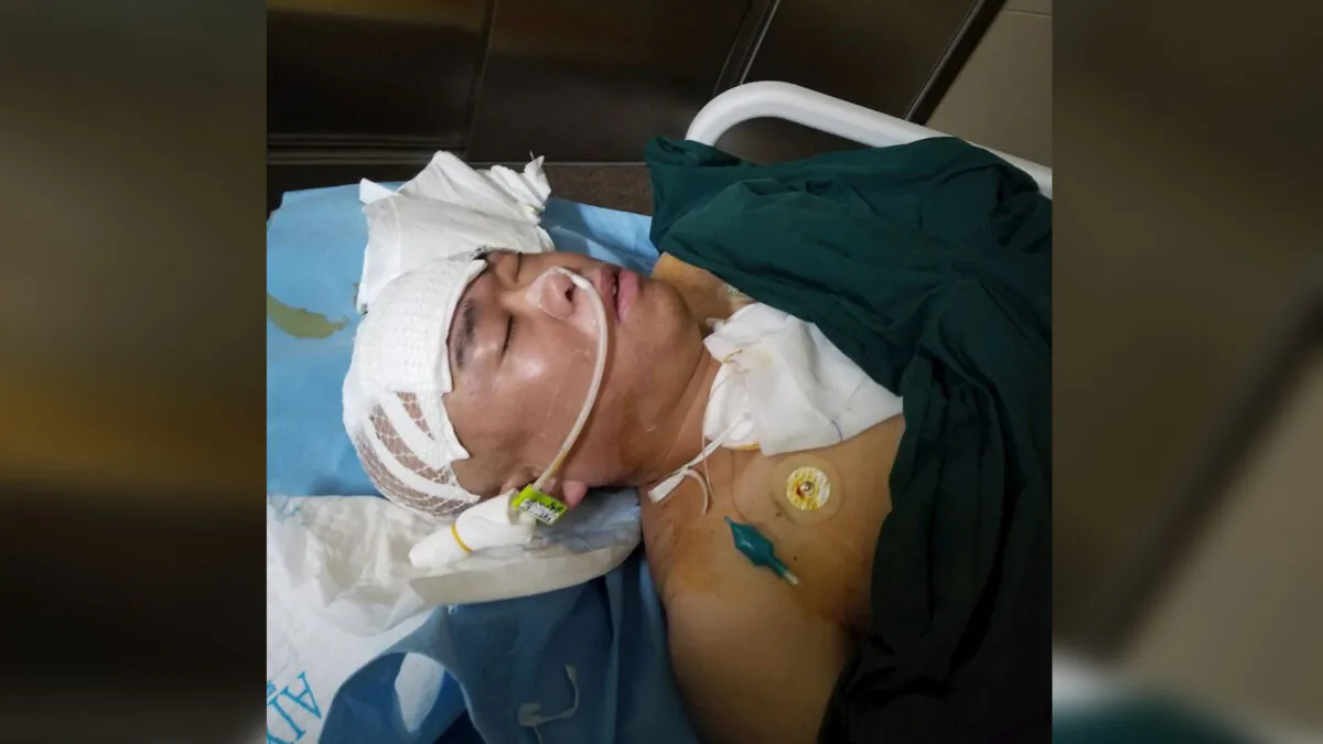 Falun Gong practitioner Yao Xiren at the ICU care unit at Longkou Hospital in Longkou city, Shandong Province, China. (Courtesy of Minghui.org)