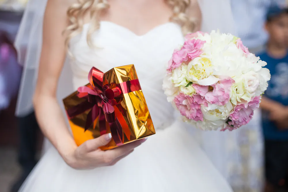 How can you give a great wedding gift without overspending? That requires some planning. (IVASHstudio/Shutterstock)