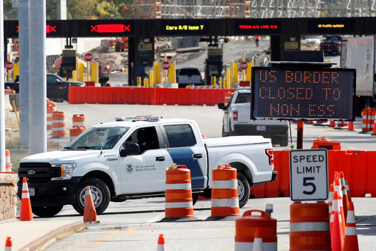 A U.S. Customs and Protection vehicle stands beside a sign reading that the border is closed to non-essential traffic at the Canada-United States border crossing at the Thousand Islands Bridge, to combat the spread of COVID-19 in Lansdowne, Ontario, Canada on Sept. 28, 2020. (Lars Hagberg/Reuters)