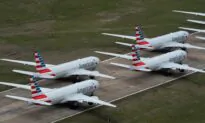 Defying Texas Governor, Southwest, American Airlines Stand by Biden’s Vaccine Mandate