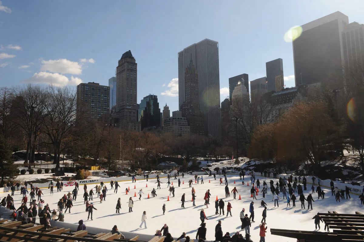 People ice skate at Wollman Rink In Central Park, New York City, on Jan. 31, 2009. (Brad Barket/Getty Images)