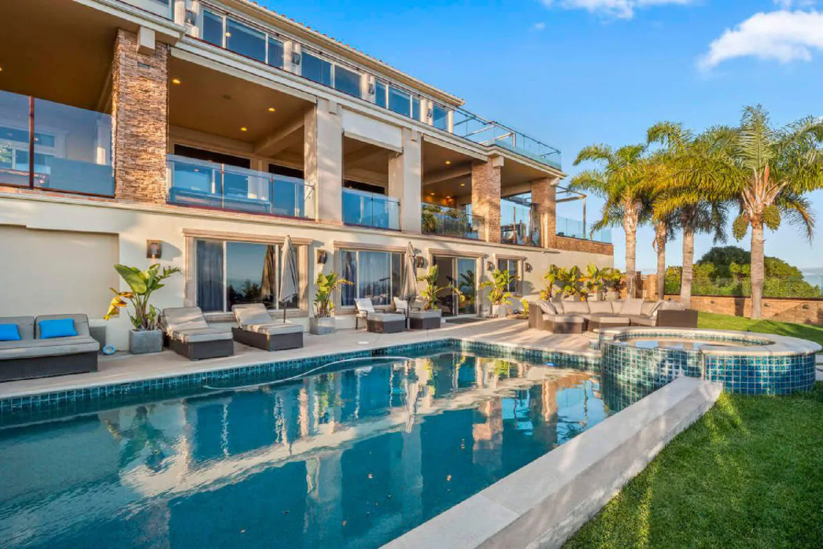 Rambla Villa in Malibu provides an option to a hotel stay for a Southern California vacation. (Courtesy of Villas of Distinction)