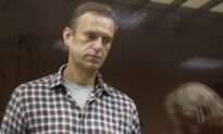 Hunger-Striking Navalny Being Transferred to Hospital