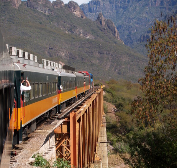 An,Eastbound,Mexican,Passenger,Train,Winds,Its,Way,Up,The