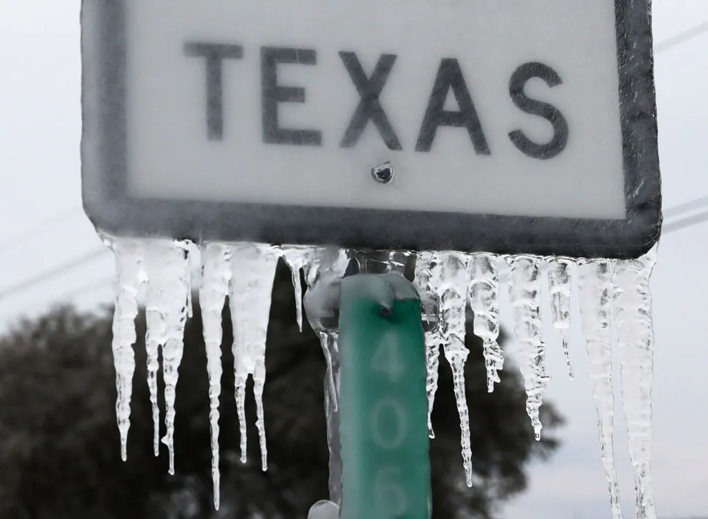 Icicles hang off the  State Highway 195 sign in Killeen, Texas, on Feb. 18, 2021. (Joe Raedle/Getty Images)