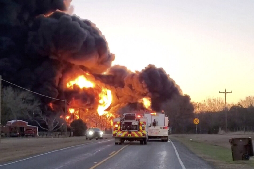 Large Explosion Reported After Train Carrying Petroleum Collides With 18-wheeler in Texas
