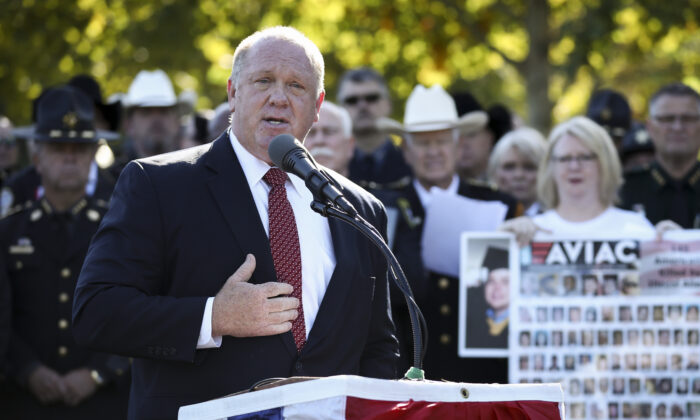 Former acting ICE Director Tom Homan speaks at an event for Angel families and sheriffs outside the Capitol building in Washington on Sept. 25, 2019. (Samira Bouaou/The Epoch Times)