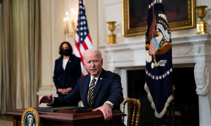President Joe Biden signs an Executive Order on the economy with Vice President Kamala Harris at the White House in Washington, on Feb. 24, 2021. (Doug Mills-Pool/Getty Images)