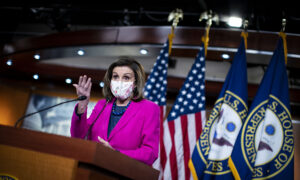 Pelosi Vows to Pass Minimum Wage Increase