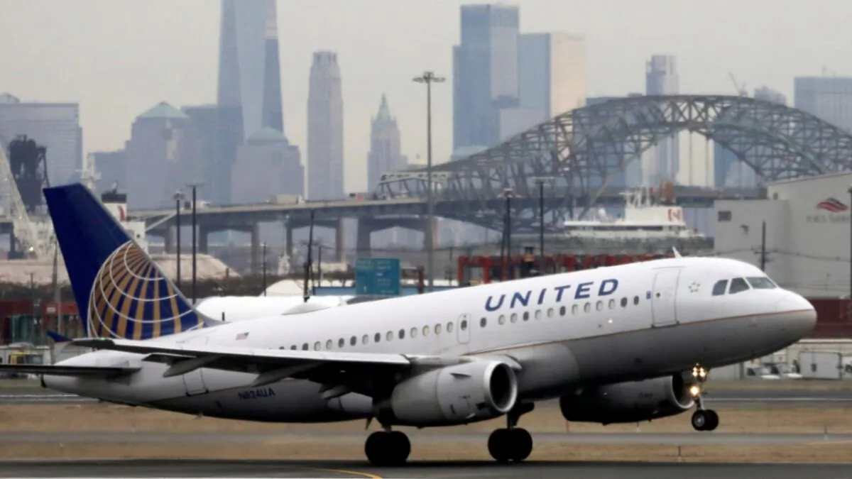 A United Airlines passenger jet takes off at Newark Liberty International Airport, N.J., on Dec. 6, 2019. (Chris Helgren/Reuters)