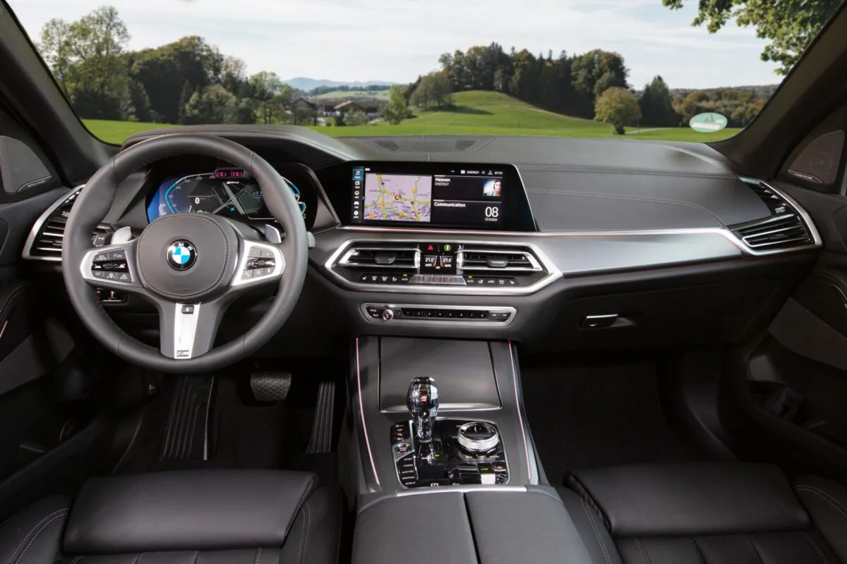 The front dash. (Courtesy of BMW)
