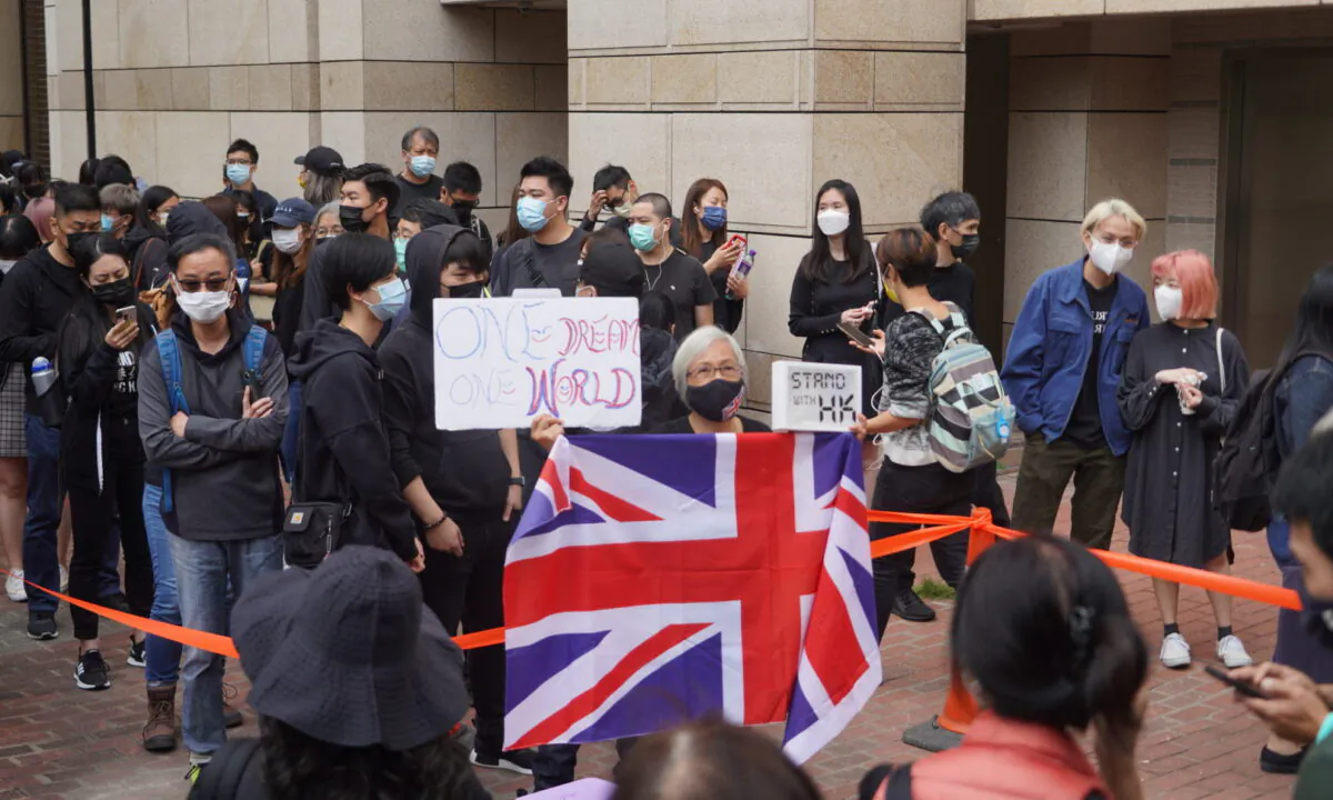 A crowd gathers outside of the West Kowloon Magistrates' Courts, where 47 dissidents charged under the Beijing-imposed national security law were about to appear in court, in Hong Kong on Mar. 1, 2021. (Adrian Yu/Epoch Times HK)