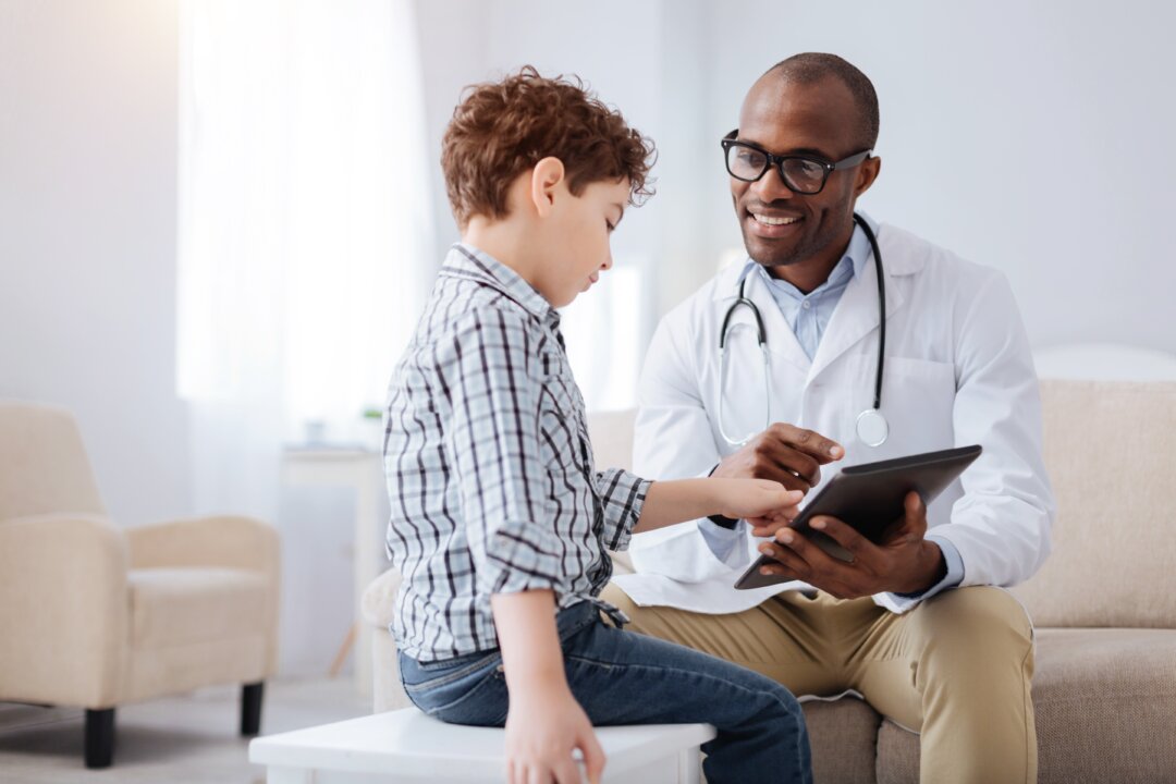 Pediatricians have a unique authority that allows them to help parents and children understand the health benefits of kindness. (YAKOBCHUK VIACHESLAV/Shutterstock)