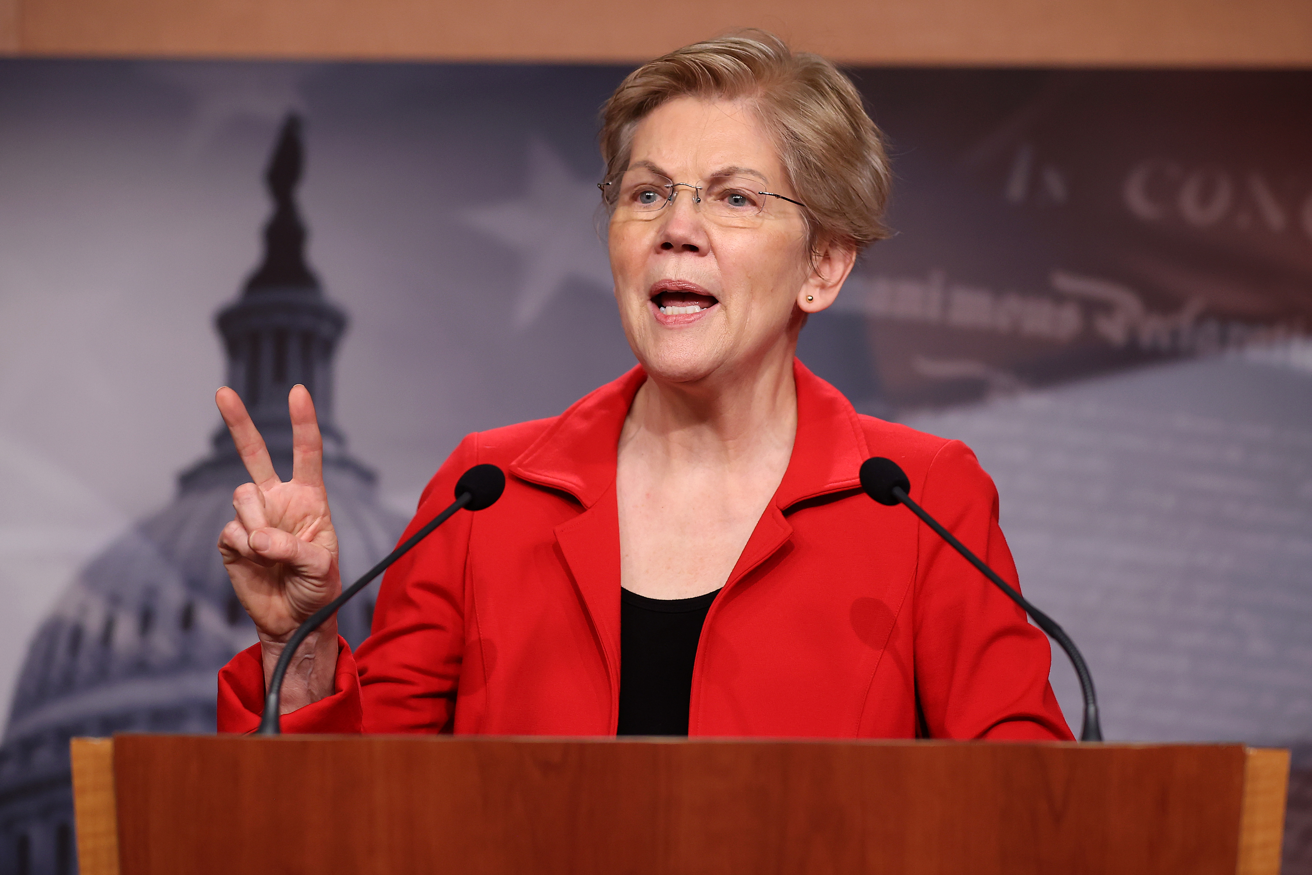 Sens. Warren, Vance Lead Push to Crack Down on Bank CEO Pay - Vimarsana News