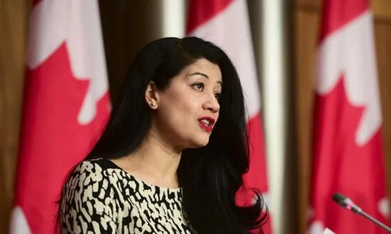 Chief Medical Adviser Says Health Canada Preparing for Quick Approval of Boosters