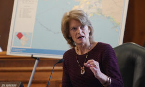 Trump Vows to Campaign Against Sen. Murkowski in 2022: Report