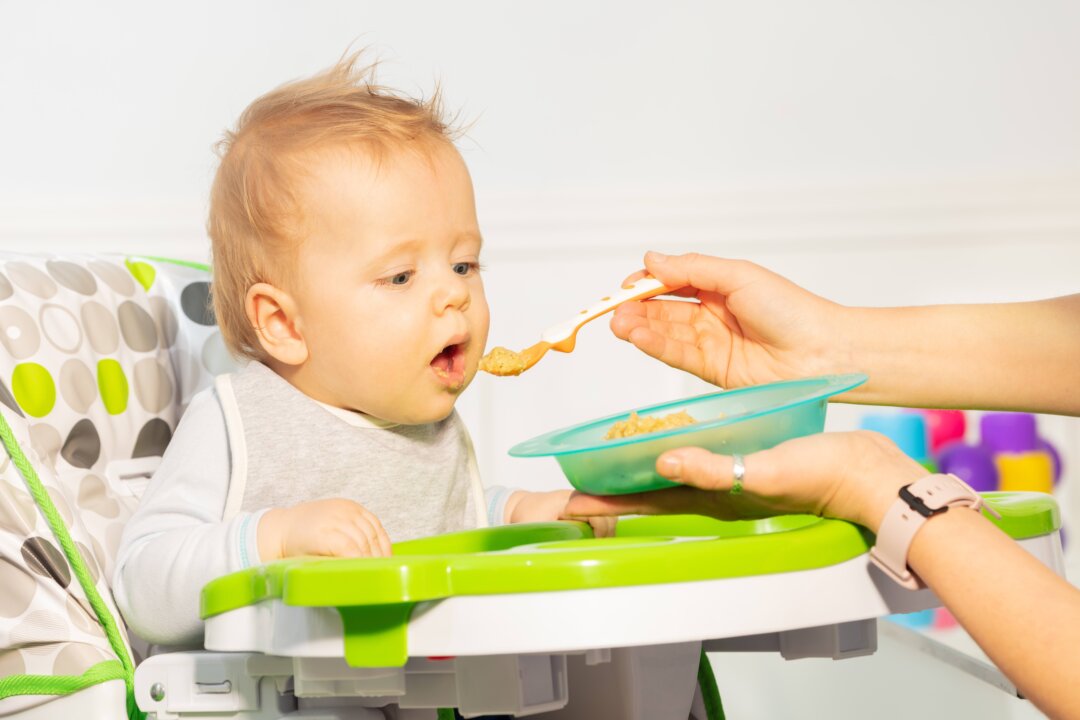 Phthalates
make plastic
more flexible
and harder
to break but
can harm
pregnant
women and
their children. (Sergey Novikov/Shutterstock)