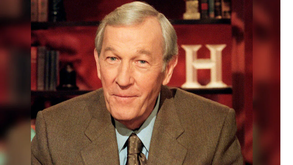 Veteran journalist Roger Mudd tapes a segment for the History Channel at CBS studios in New York City, on Aug. 6, 2001. (Marty Lederhandler/AP Photo)