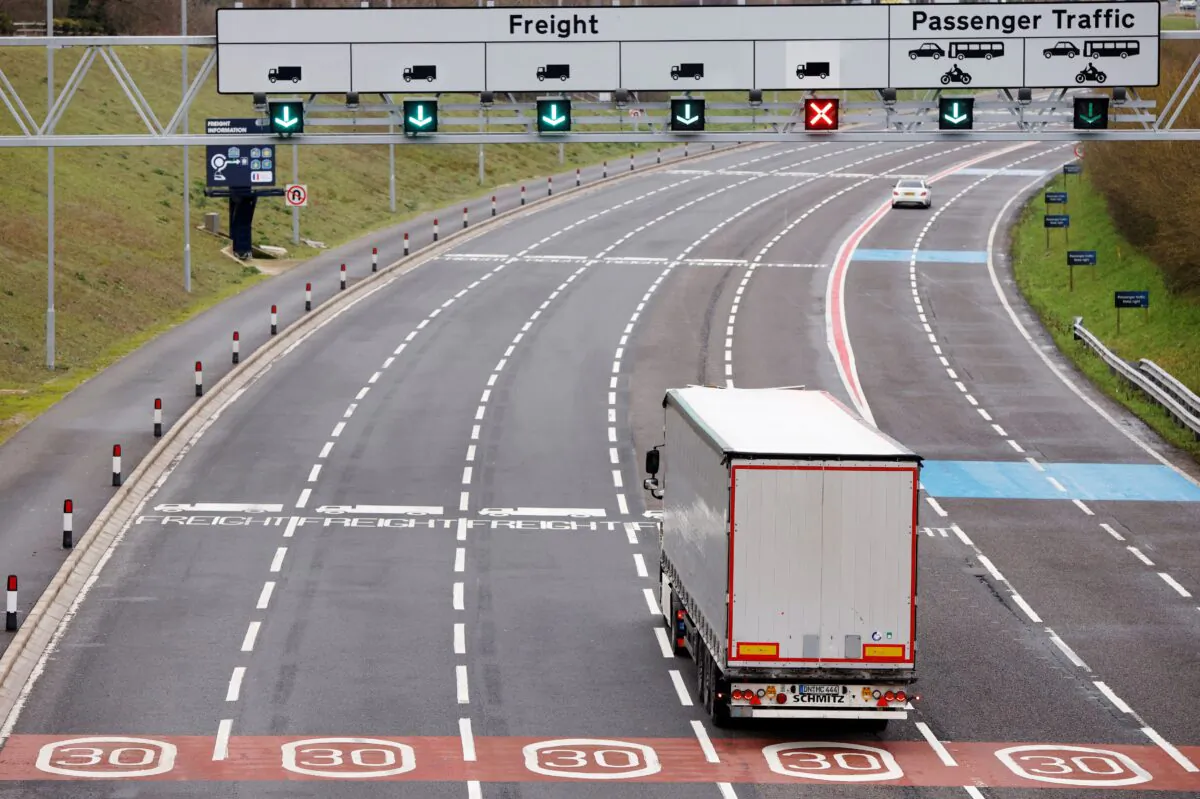 A lorry arrives at the Eurotunnel check-in, following the end of the Brexit transition period, in Folkstone, Britain, on Jan. 15, 2021. (John Sibley/Reuters)