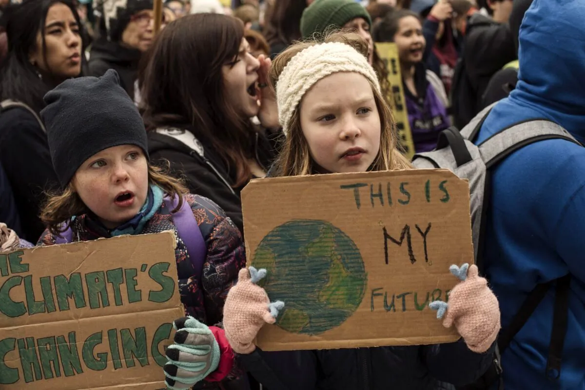 Schoolchildren take part in a "climate strike" in Edmonton on Sept. 27, 2019. (The Canadian Press/Amber Bracken)
