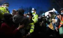 London Police Face Backlash After Clash With Mourners, Protestors at Vigil for Sarah Everard