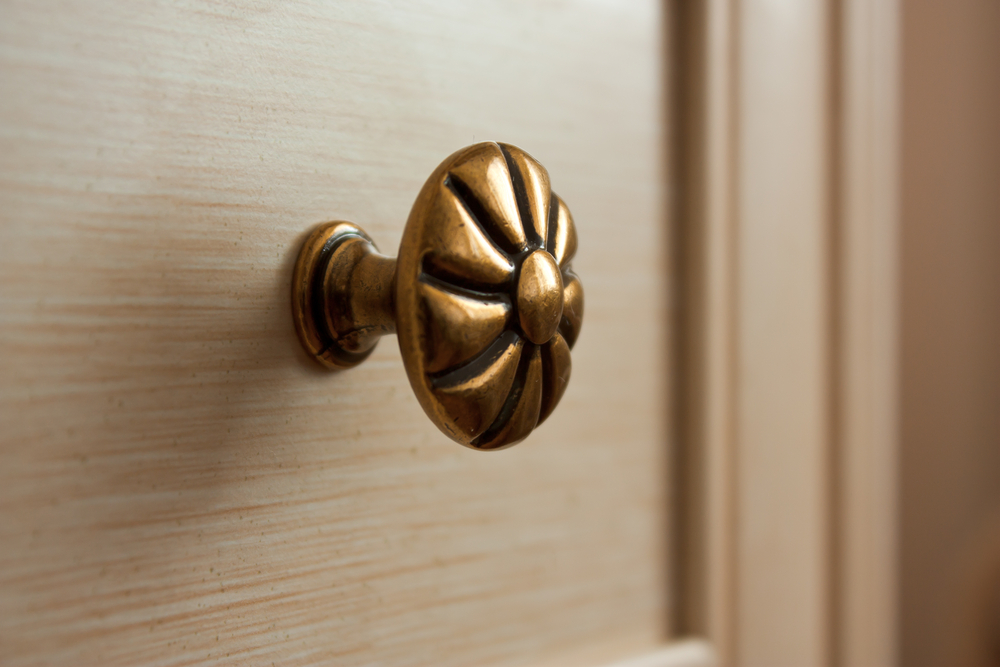 Handle,Drawer,Cabinet,Or,Bedside,Table