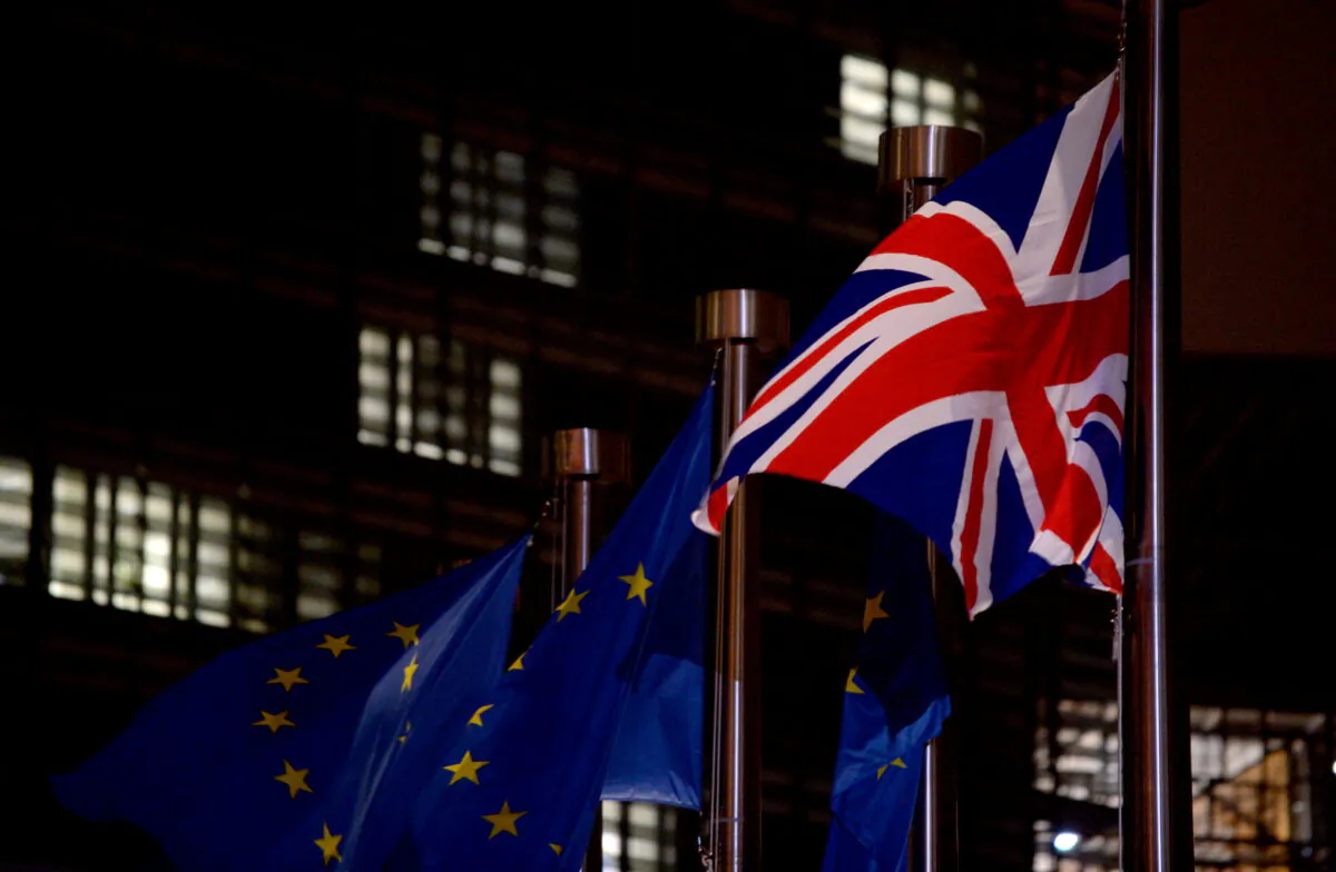 British and European Union flags flutter ahead of British Prime Minister Boris Johnson's arrival for a meeting with European Commission President Ursula von der Leyen in Brussels, Belgium, on Dec 9, 2020. (Johanna Geron / Reuters)