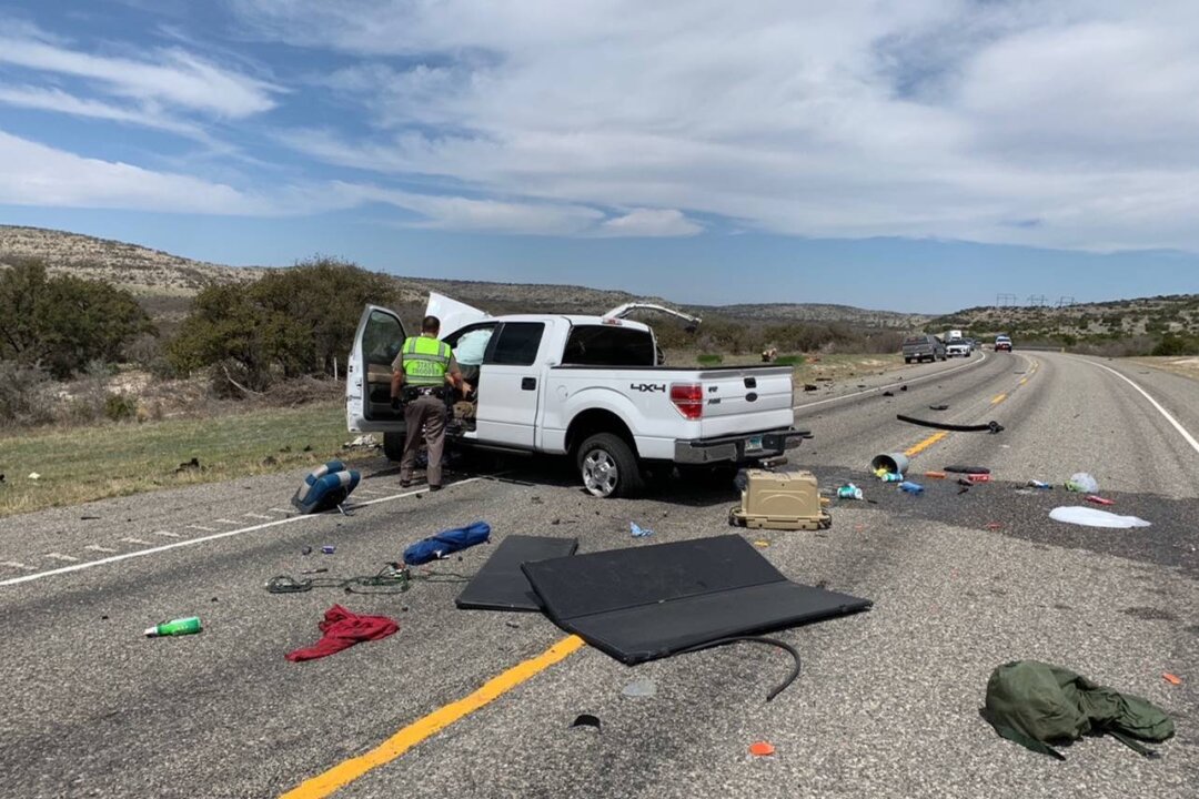 Head-On Crash Leaves 8 Illegal Immigrants Dead in Texas Near Border: Officials