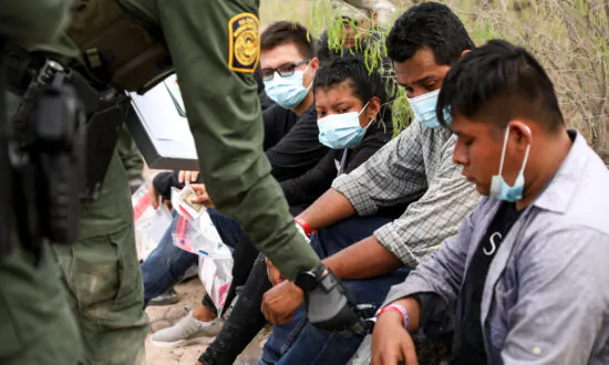 5 Illegal Immigrants Arrested in Phoenix Alien Smuggling Ring Bust: DOJ