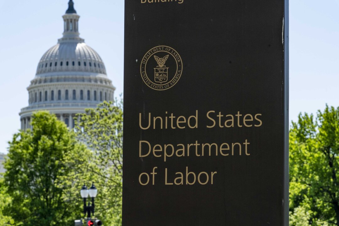 Millions of Americans Set to Lose Pandemic Unemployment Benefits Next Week, No Signs of States Extending