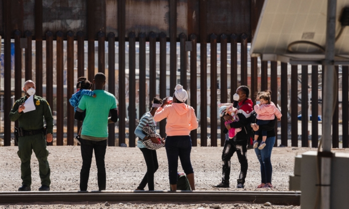 White House Giving Journalists ‘Zero Access’ to Border Patrol Operations: Photographer