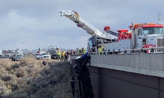 Rescuers Save 2 From Pickup Dangling Over Deep Idaho Gorge