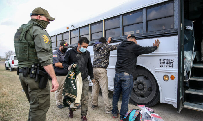 Border Patrol agents apprehend about two dozen illegal immigrants in Penitas, Texas, on March 11. 2021. (Charlotte Cuthbertson/The Epoch Times)