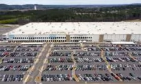 Amazon Can Afford to Treat Workers Better, Union Organizer Tells Senators