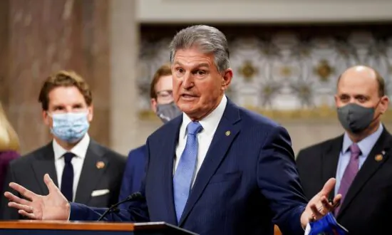 Conservative Billionaire Donor Says He’ll Raise Funds for Democratic Sen. Joe Manchin
