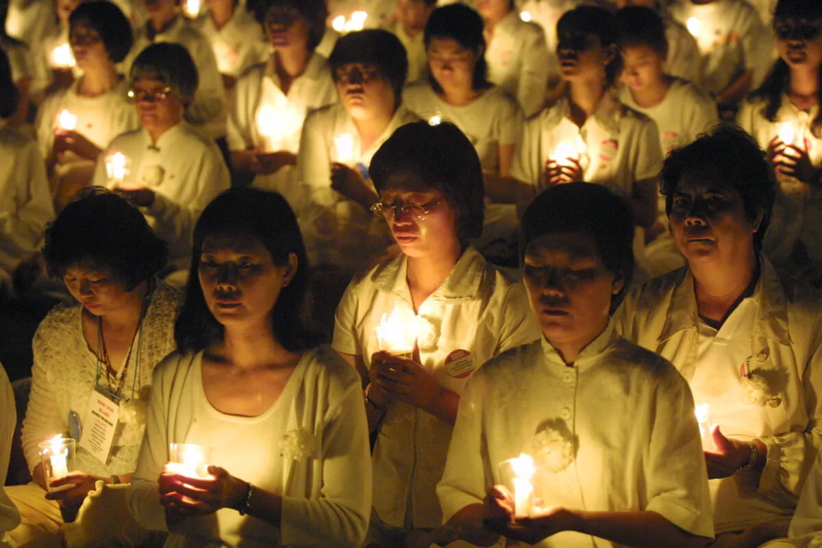 Falun Gong practitioners hold a candlelight vigil to pay tribute to the lives of those in China who have been beaten and tortured to death, in Washington, DC on July 19, 2001. (Alex Wong/Getty Images)