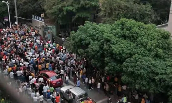 Chinese Regime Cracks Down on Workers’ Mass Protest in Guangdong Province