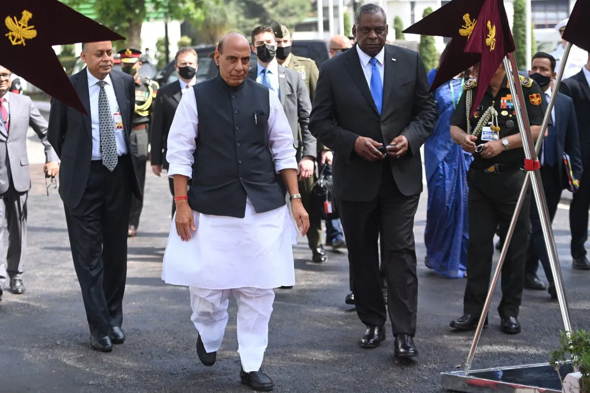 U.S. Defense Secretary Lloyd Austin (Front R) speaks with Indian Defense Minister Rajnath Singh before the guard of honor in New Delhi on March 20, 2021. (Money Sharma/AFP via Getty Images)