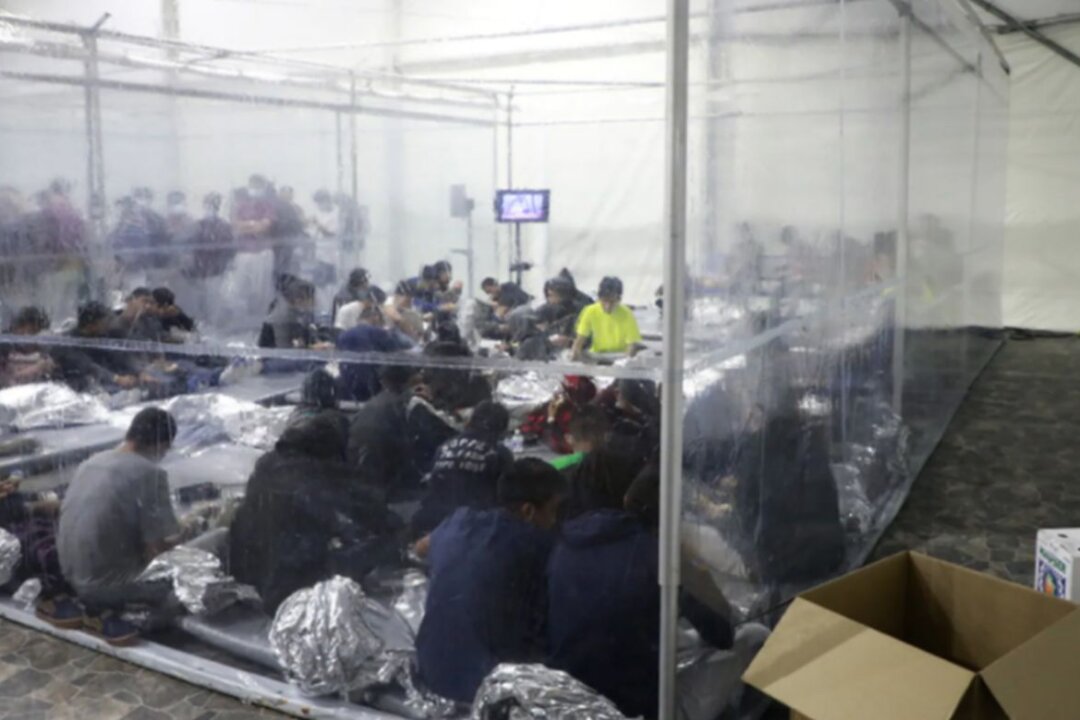 New Border Photos Show Children Sleeping Shoulder-to-Shoulder in Transparent Pen