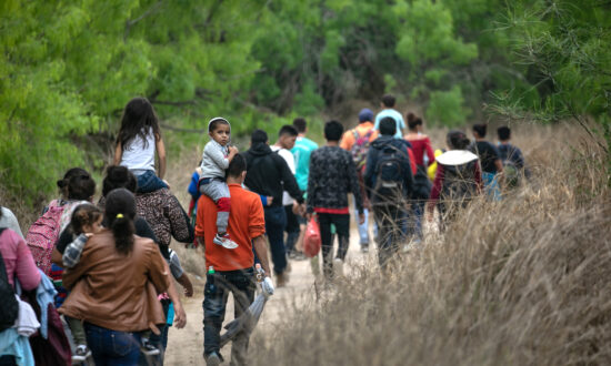 Texas Democrat: Thousands of Illegal Immigrants Released by Border Patrol Without Court Notice