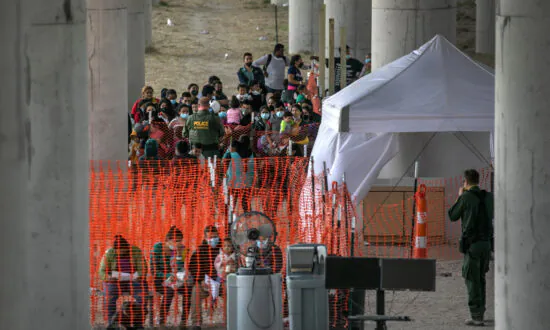 Trump Border Patrol Chief: 30,000 Illegal Immigrants Released Into US Since January