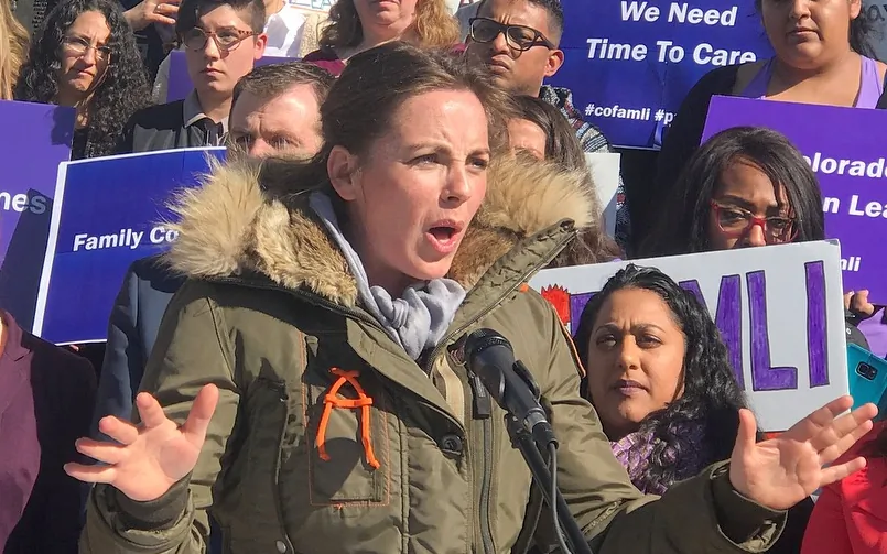 Sen. Kerry Donovan speaks to a crowd about the FAMLI bill on Feb. 6, 2018. (cropped, WesternGary123/Wikimedia Commons)