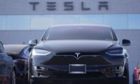 Senators Ask FTC to Probe Tesla’s Self-Driving Claims Following Crashes