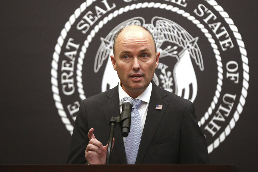 Utah Governor Signs Measure That Requires Pornography Filter on Phones