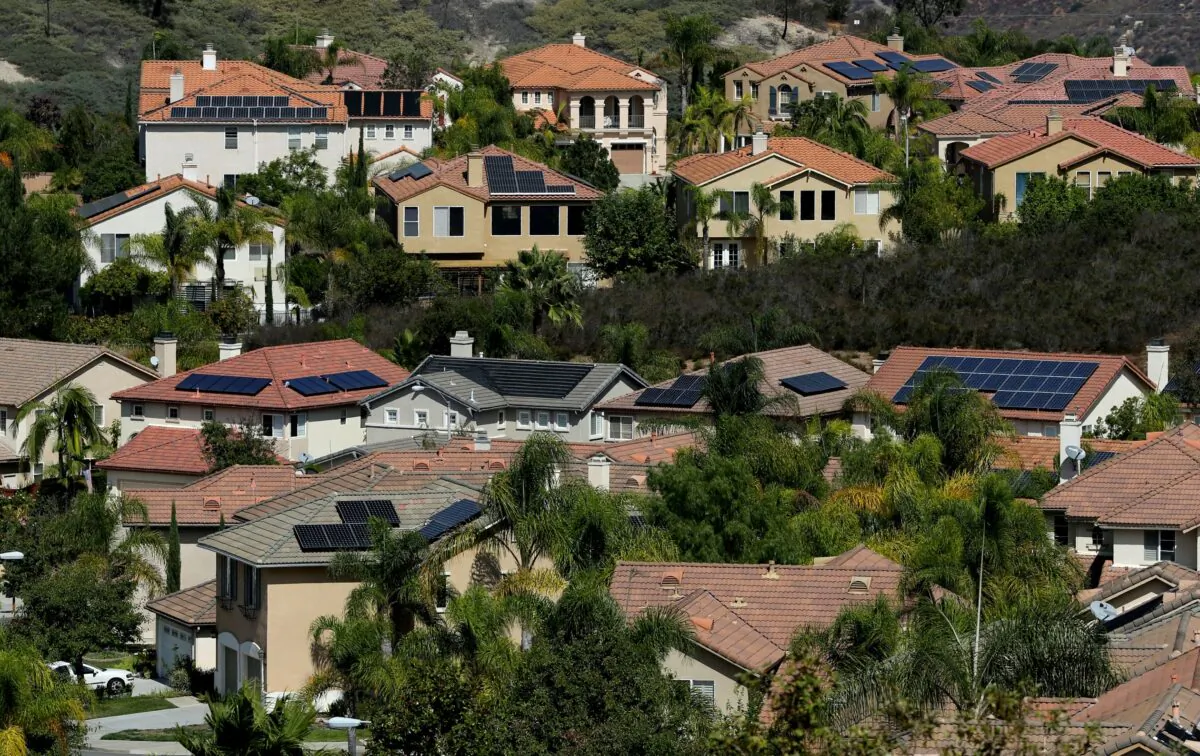 Multiple homes with solar panels in Scripps Ranch, San Diego, Calif., on Oct. 5, 2016. (Mike Blake/Reuters)