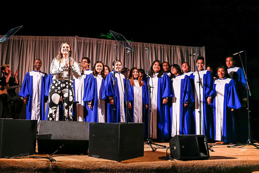 Singer-songwriter JoJo and the Venice High School choir perform on stage at the communities in schools of Los Angeles annual gala on May 24, 2016 in Los Angeles, California. (Rich Polk/Getty Images for Communities in Schools of Los Angeles )