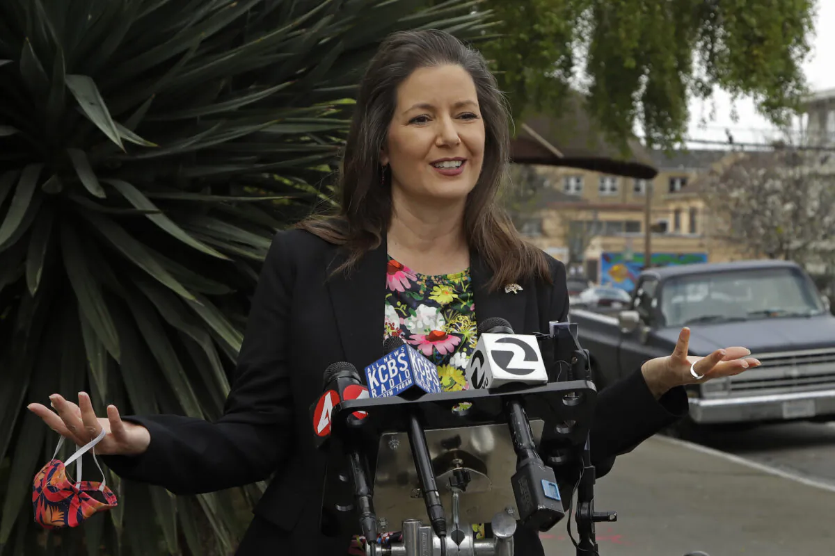File photo showing Oakland Mayor Libby Schaaf speaking at a news conference in Oakland, Calif., on April 10, 2020. (AP Photo/Ben Margot)