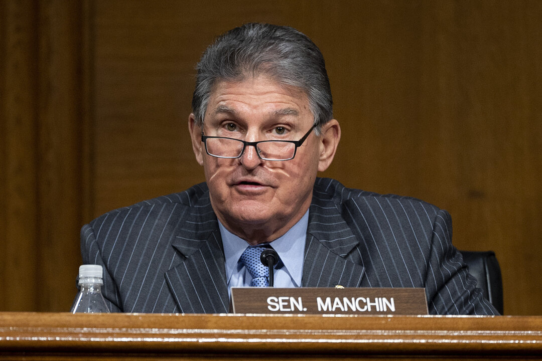 Manchin Visits Alberta to Discuss Energy